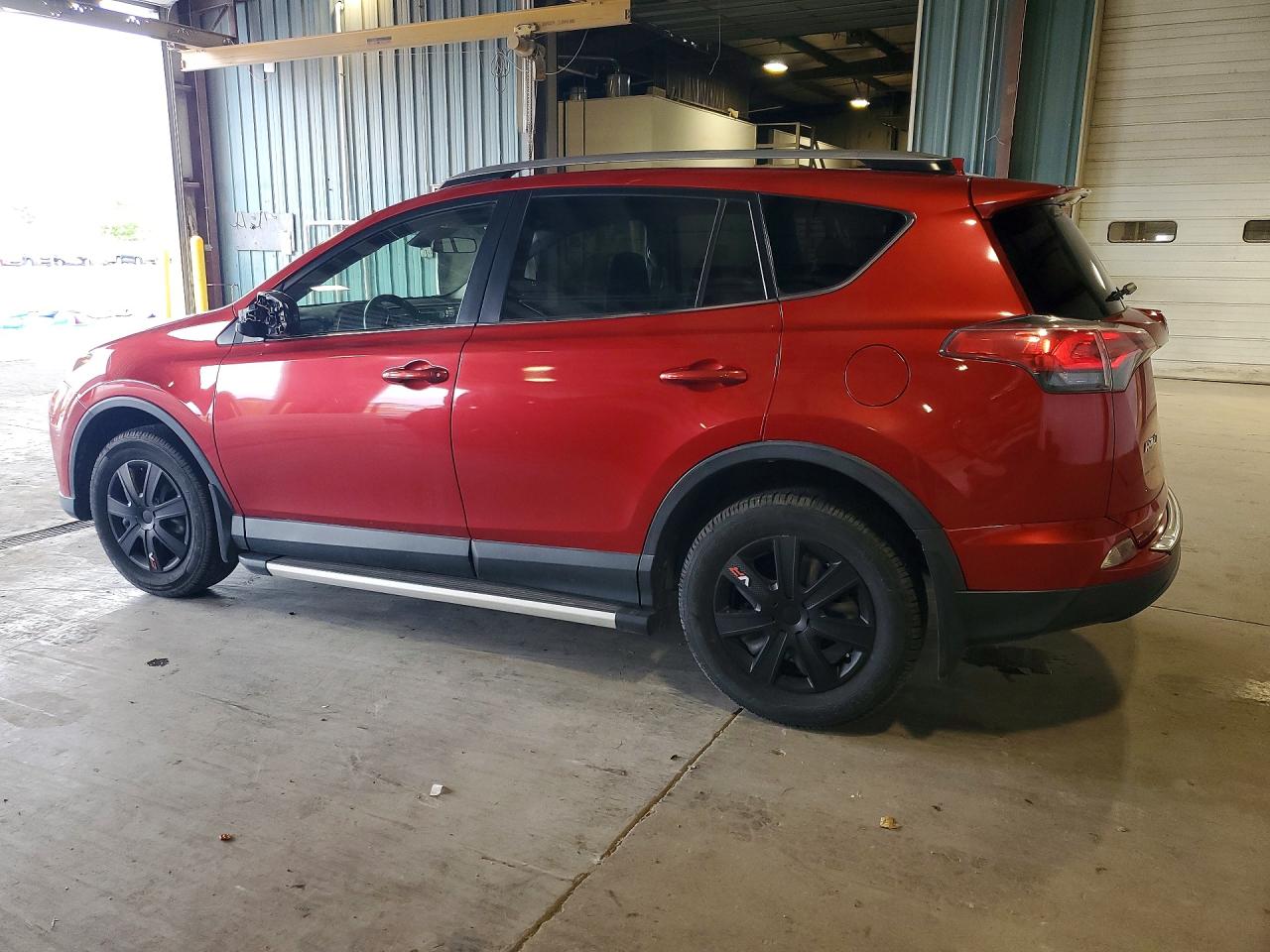 2017 Toyota Rav4 Le Красный vin: JTMBFREV9HJ143390