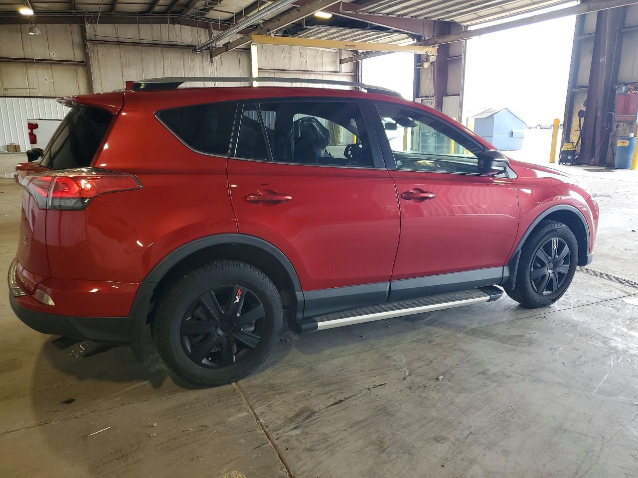 2017 Toyota Rav4 Le Красный vin: JTMBFREV9HJ143390