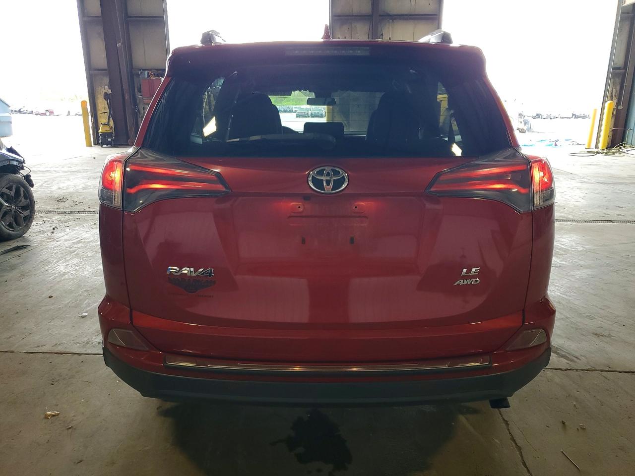 2017 Toyota Rav4 Le Красный vin: JTMBFREV9HJ143390