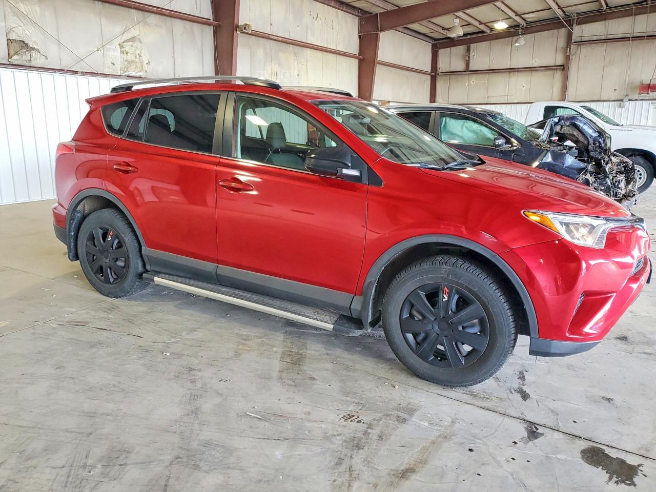 2017 Toyota Rav4 Le Красный vin: JTMBFREV9HJ143390