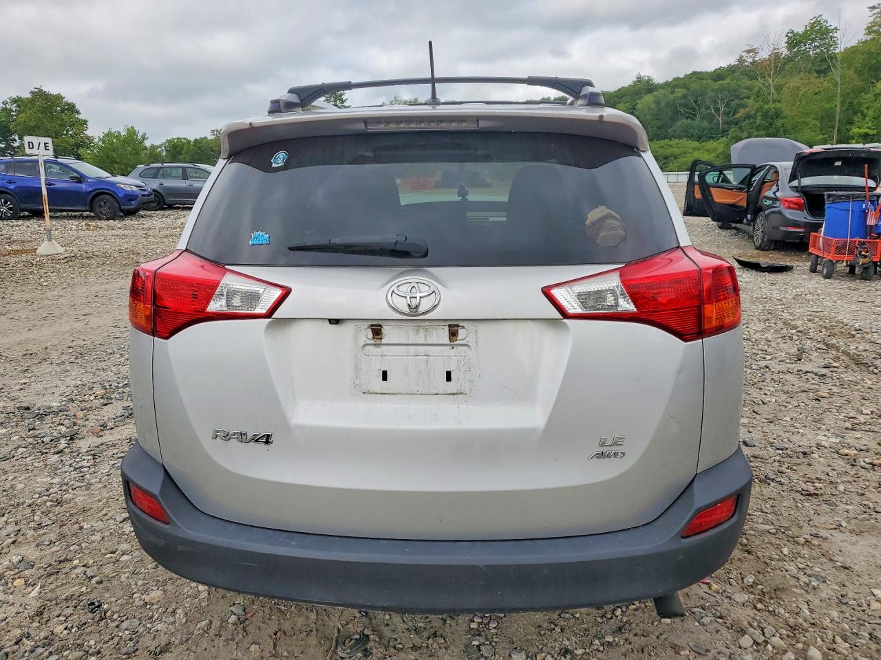2013 Toyota Rav4 Le Silver vin: JTMBFREVXD5012715