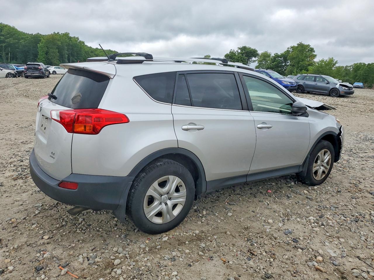 2013 Toyota Rav4 Le Silver vin: JTMBFREVXD5012715