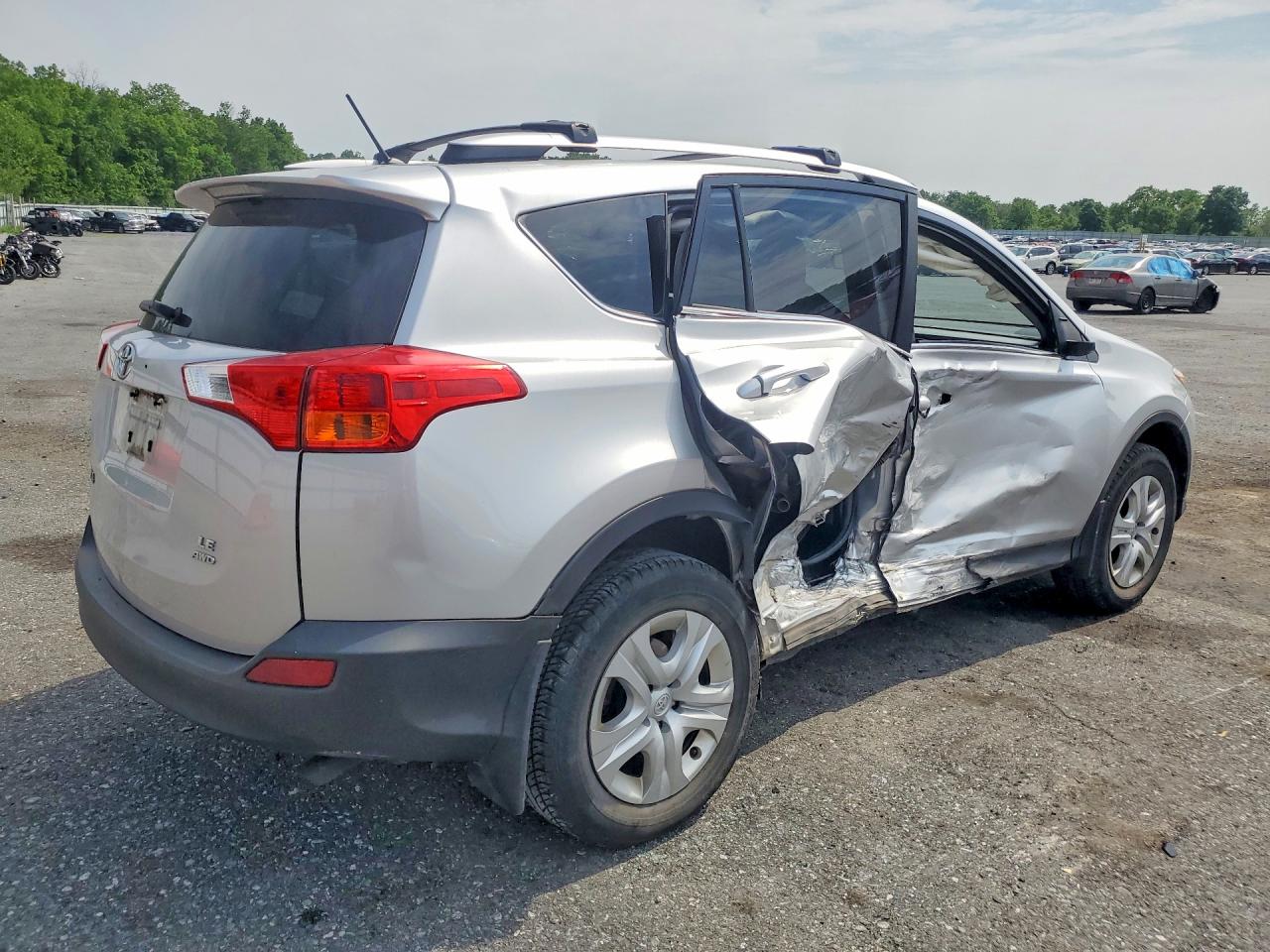 2013 Toyota Rav4 Le Silver vin: JTMBFREVXDD003082