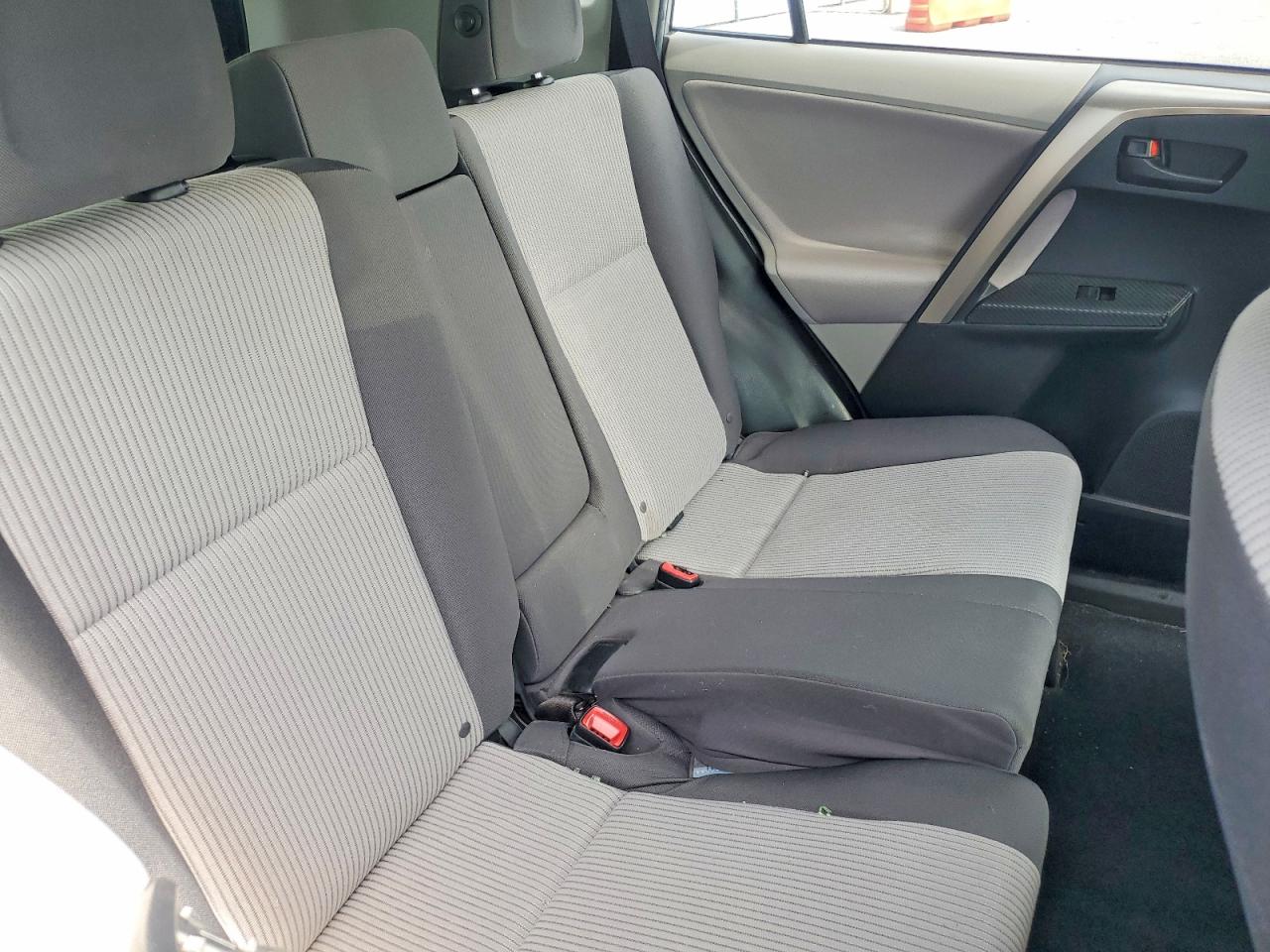 2013 Toyota Rav4 Le Silver vin: JTMBFREVXDD003082