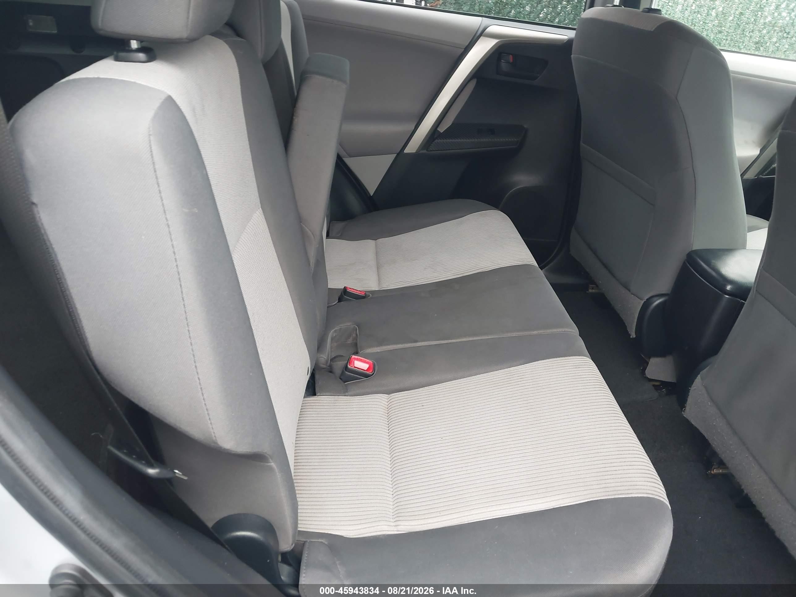 2013 Toyota Rav4 Le Silver vin: JTMBFREVXDD003311