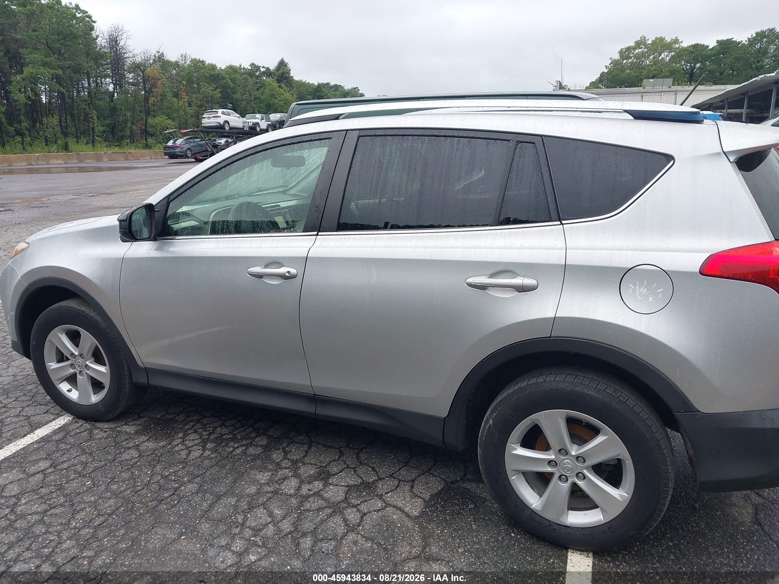 2013 Toyota Rav4 Le Silver vin: JTMBFREVXDD003311