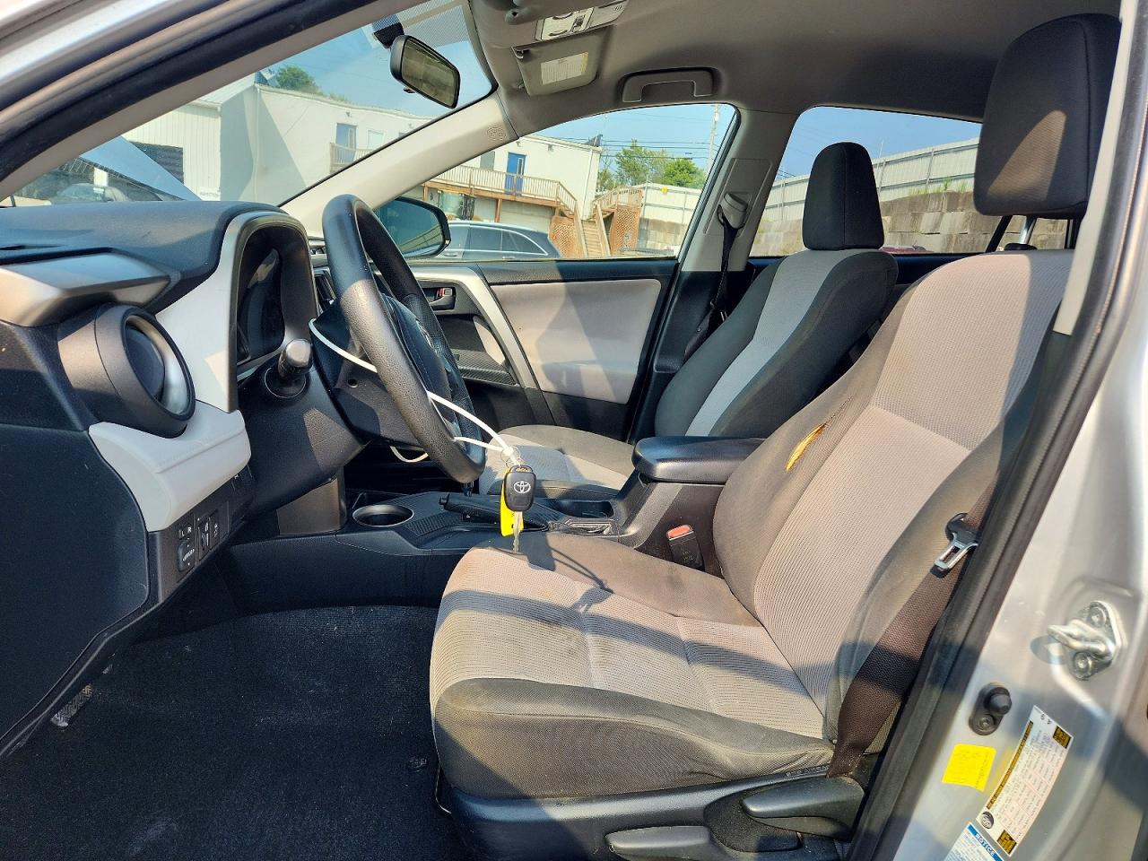 2014 Toyota Rav4 Le Silver vin: JTMBFREVXED049433