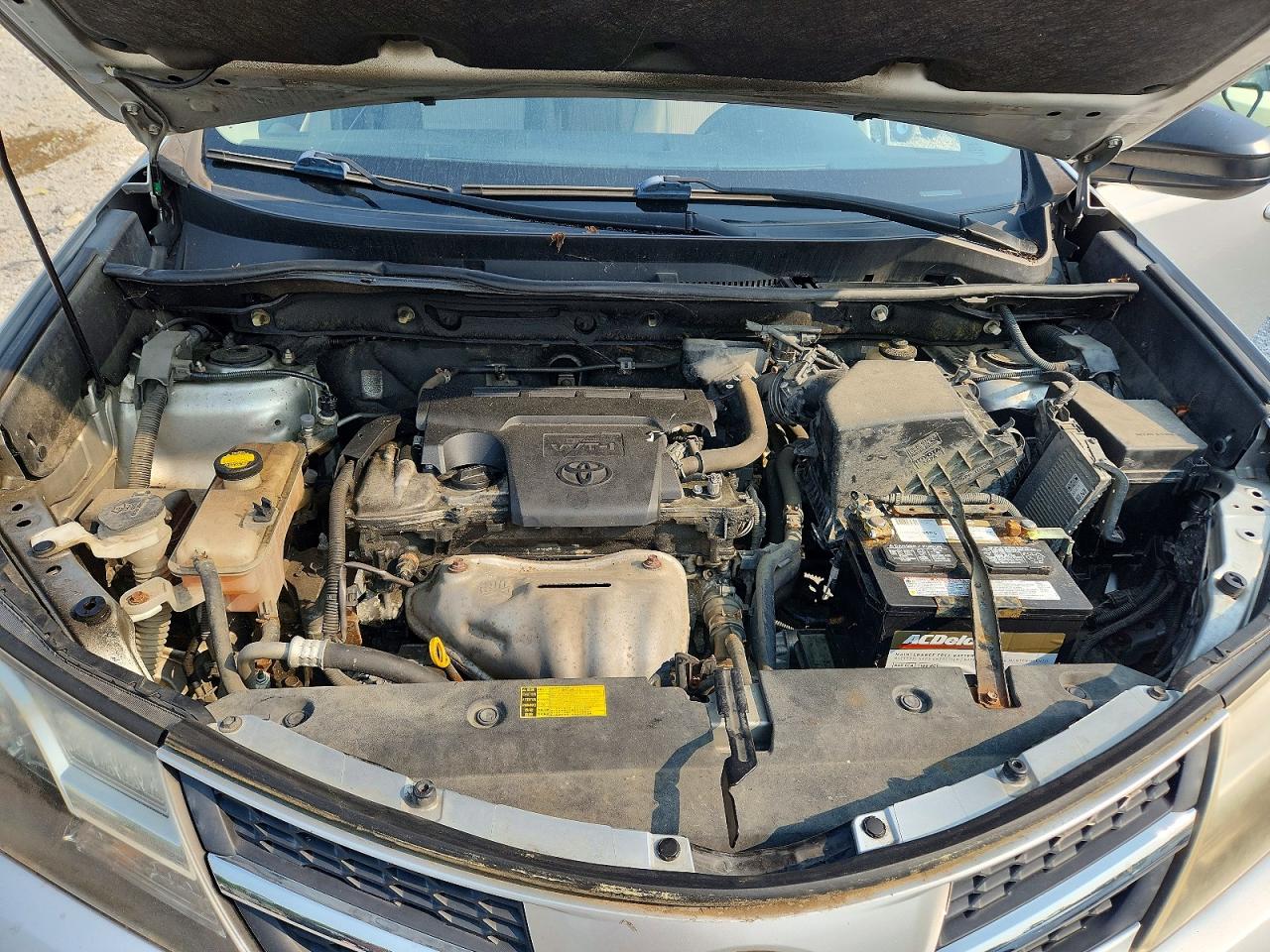 2014 Toyota Rav4 Le Silver vin: JTMBFREVXED049433