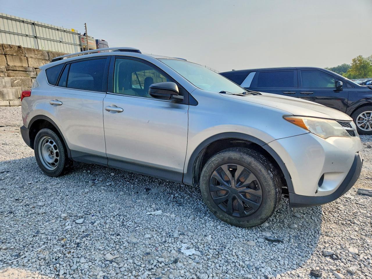 2014 Toyota Rav4 Le Silver vin: JTMBFREVXED049433