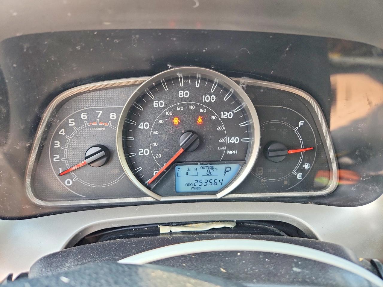 2014 Toyota Rav4 Le Silver vin: JTMBFREVXED049433