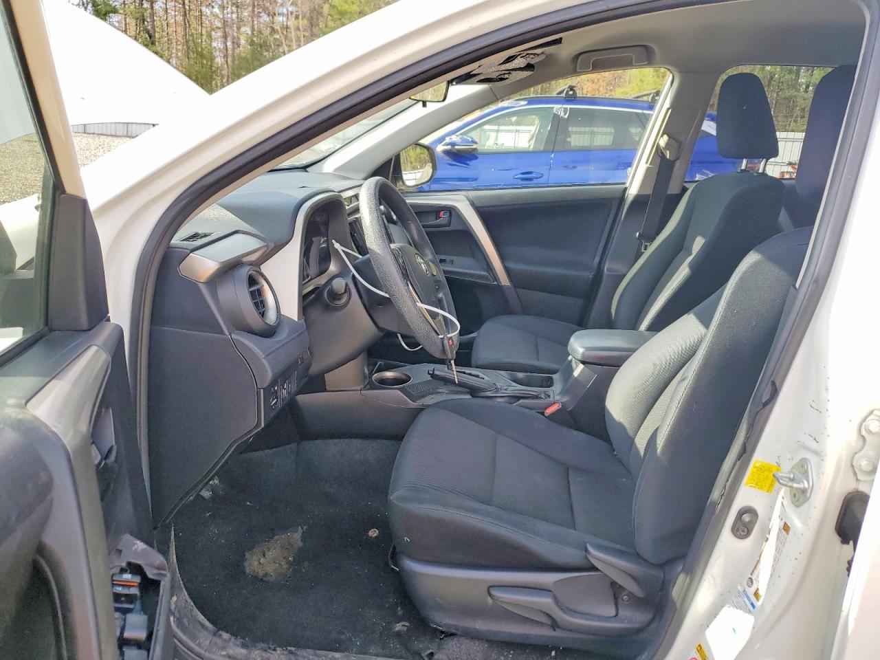 2014 Toyota Rav4 Le White vin: JTMBFREVXEJ002372