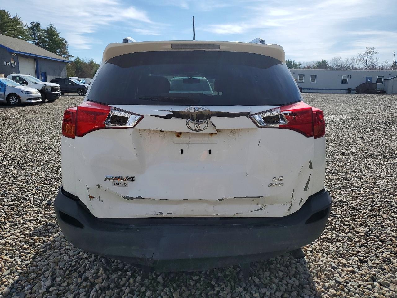 2014 Toyota Rav4 Le White vin: JTMBFREVXEJ002372