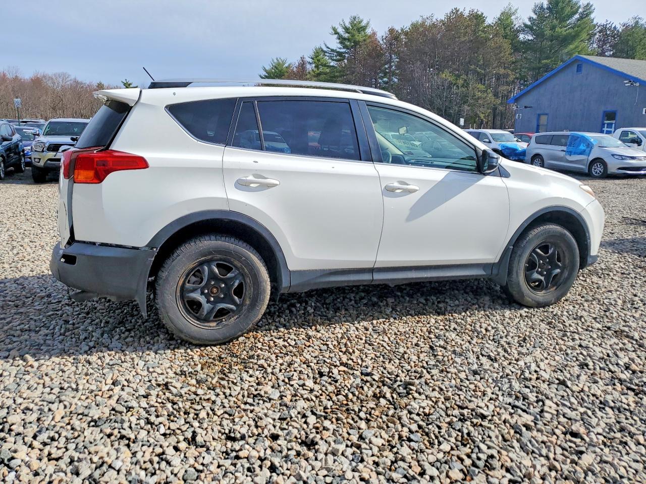 2014 Toyota Rav4 Le White vin: JTMBFREVXEJ002372