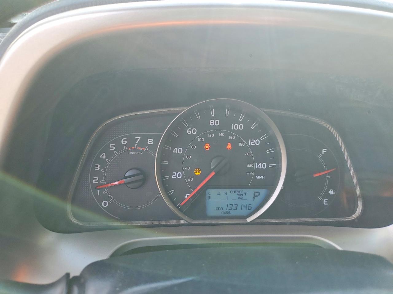 2014 Toyota Rav4 Le White vin: JTMBFREVXEJ002372