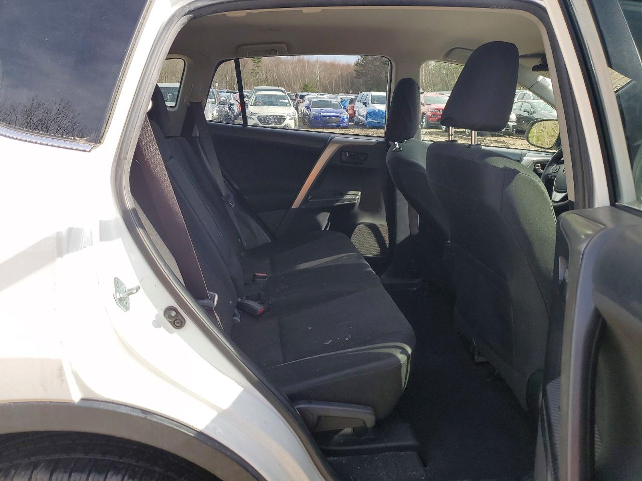 2014 Toyota Rav4 Le White vin: JTMBFREVXEJ002372