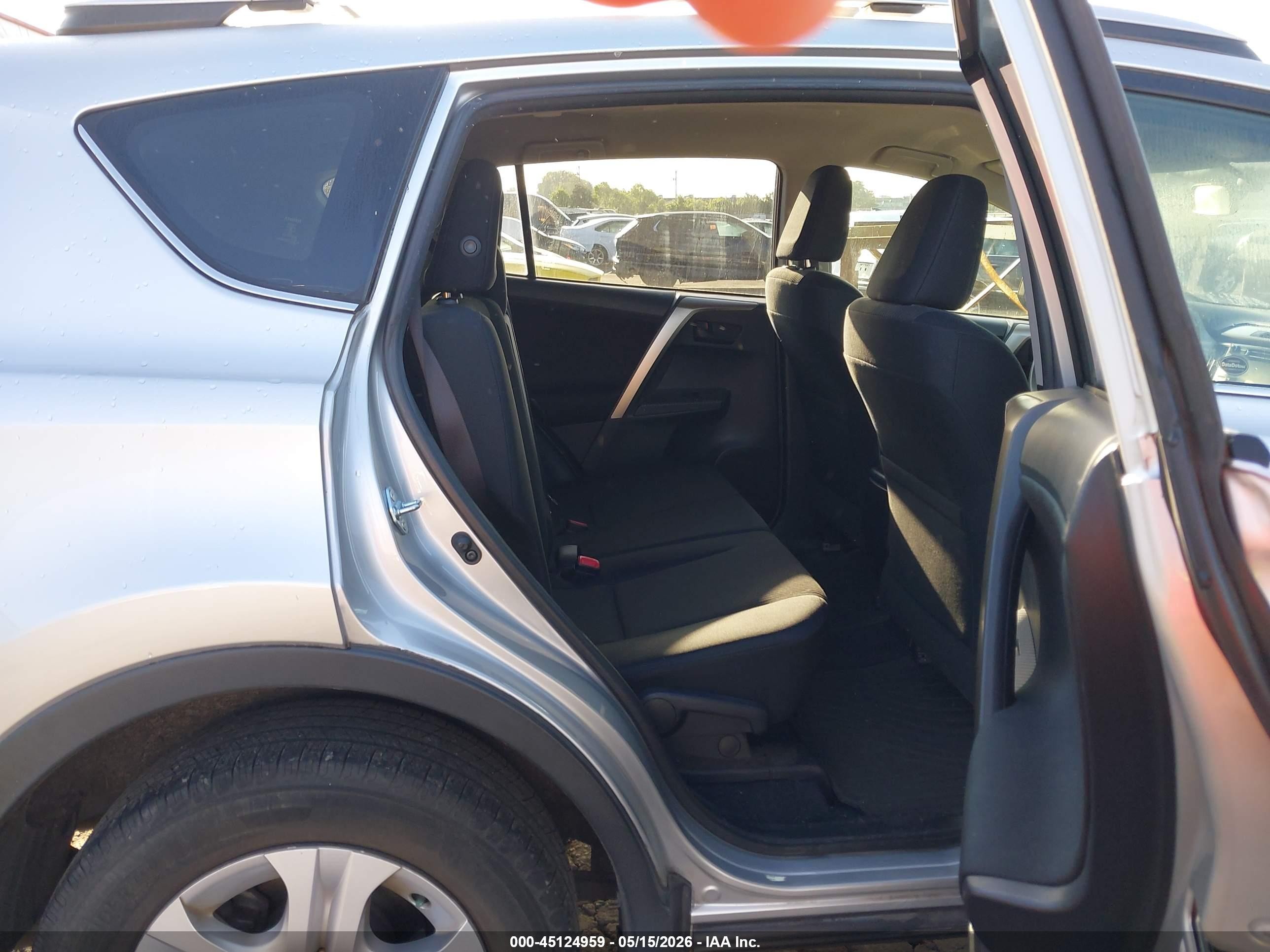 2014 Toyota Rav4 Le Silver vin: JTMBFREVXEJ012254