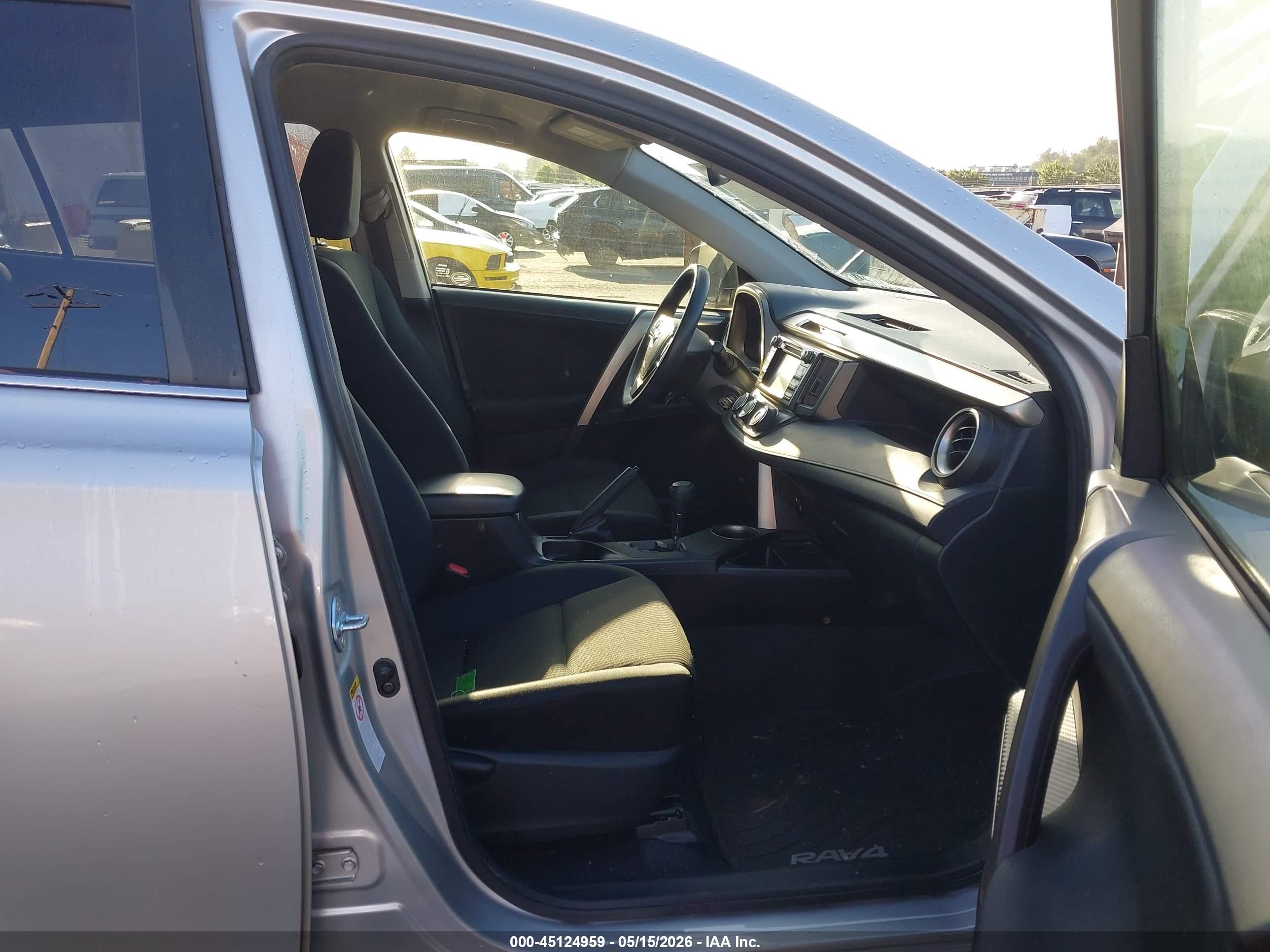2014 Toyota Rav4 Le Silver vin: JTMBFREVXEJ012254