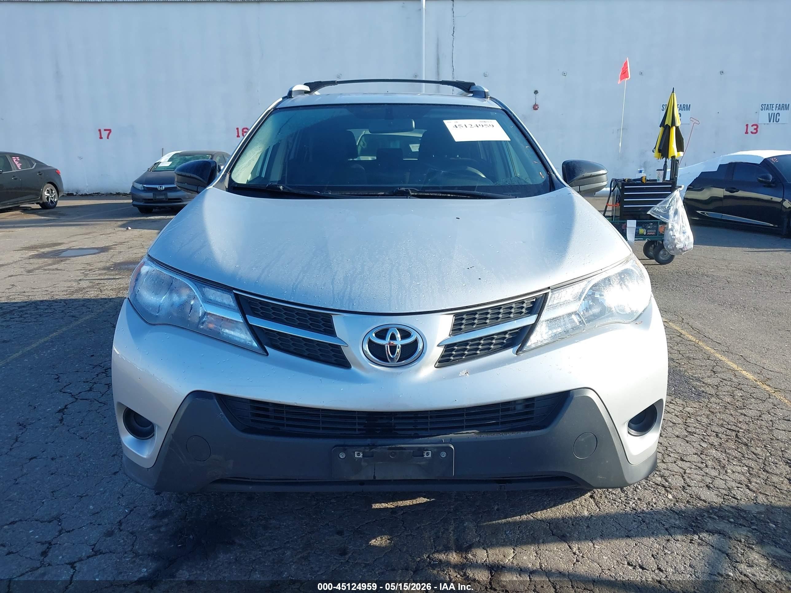 2014 Toyota Rav4 Le Silver vin: JTMBFREVXEJ012254