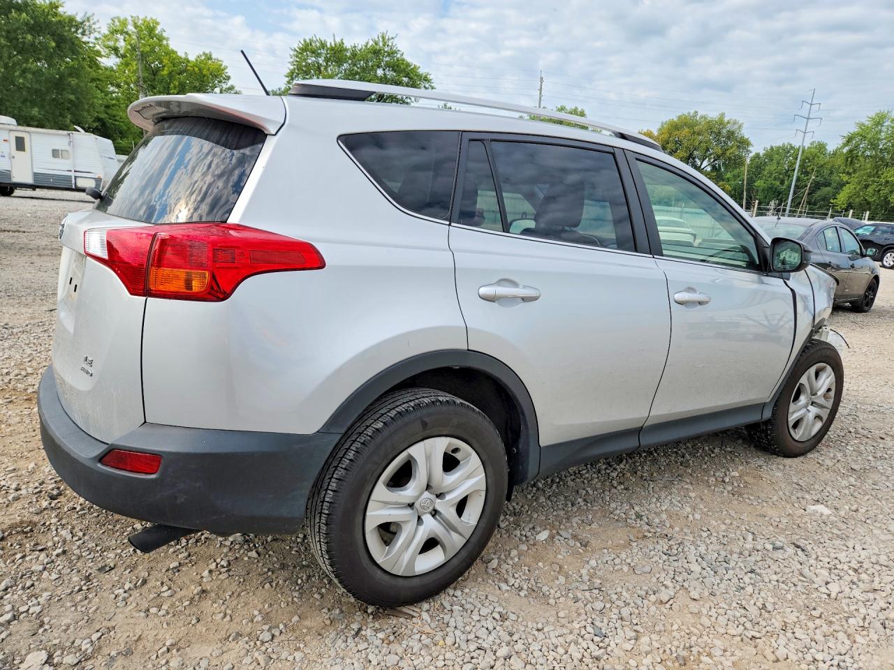 2015 Toyota Rav4 Le Silver vin: JTMBFREVXFD117831