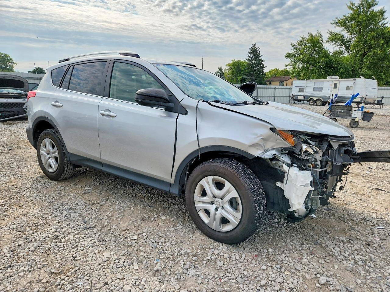 2015 Toyota Rav4 Le Silver vin: JTMBFREVXFD117831