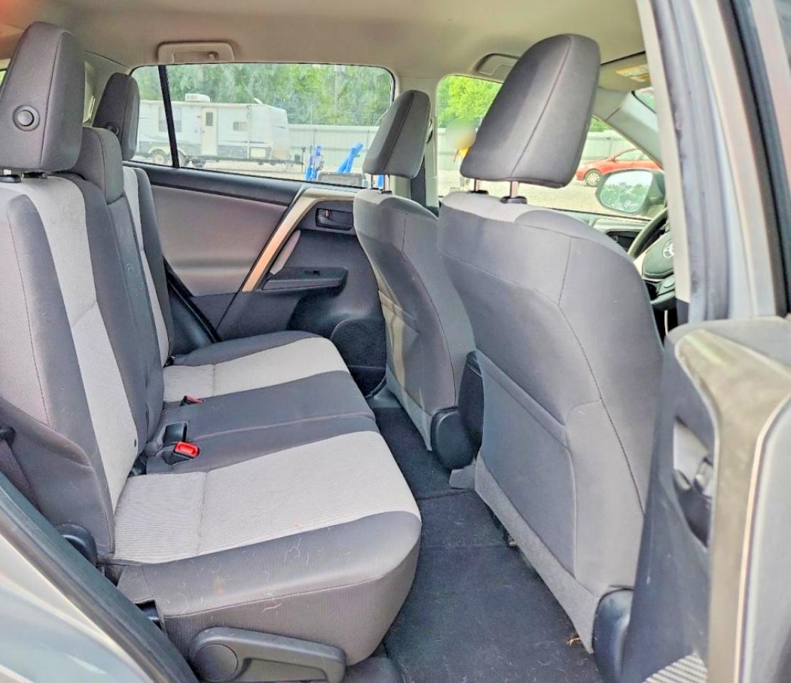 2015 Toyota Rav4 Le Silver vin: JTMBFREVXFD117831