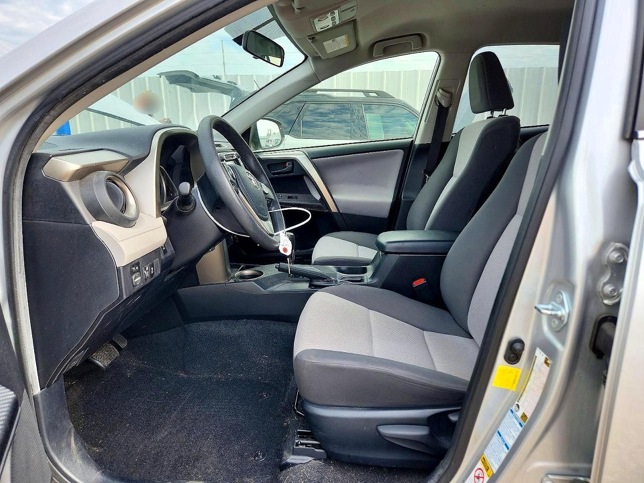 2015 Toyota Rav4 Le Silver vin: JTMBFREVXFD117831