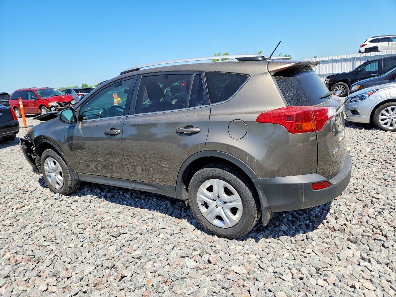 2015 Toyota Rav4 Le Brown vin: JTMBFREVXFD135519