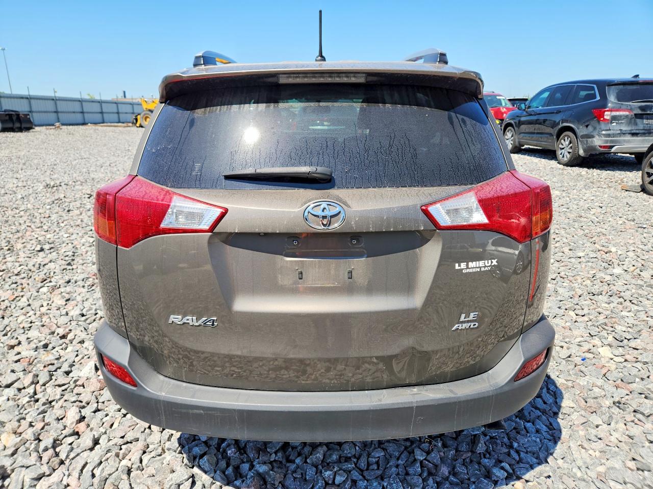 2015 Toyota Rav4 Le Brown vin: JTMBFREVXFD135519