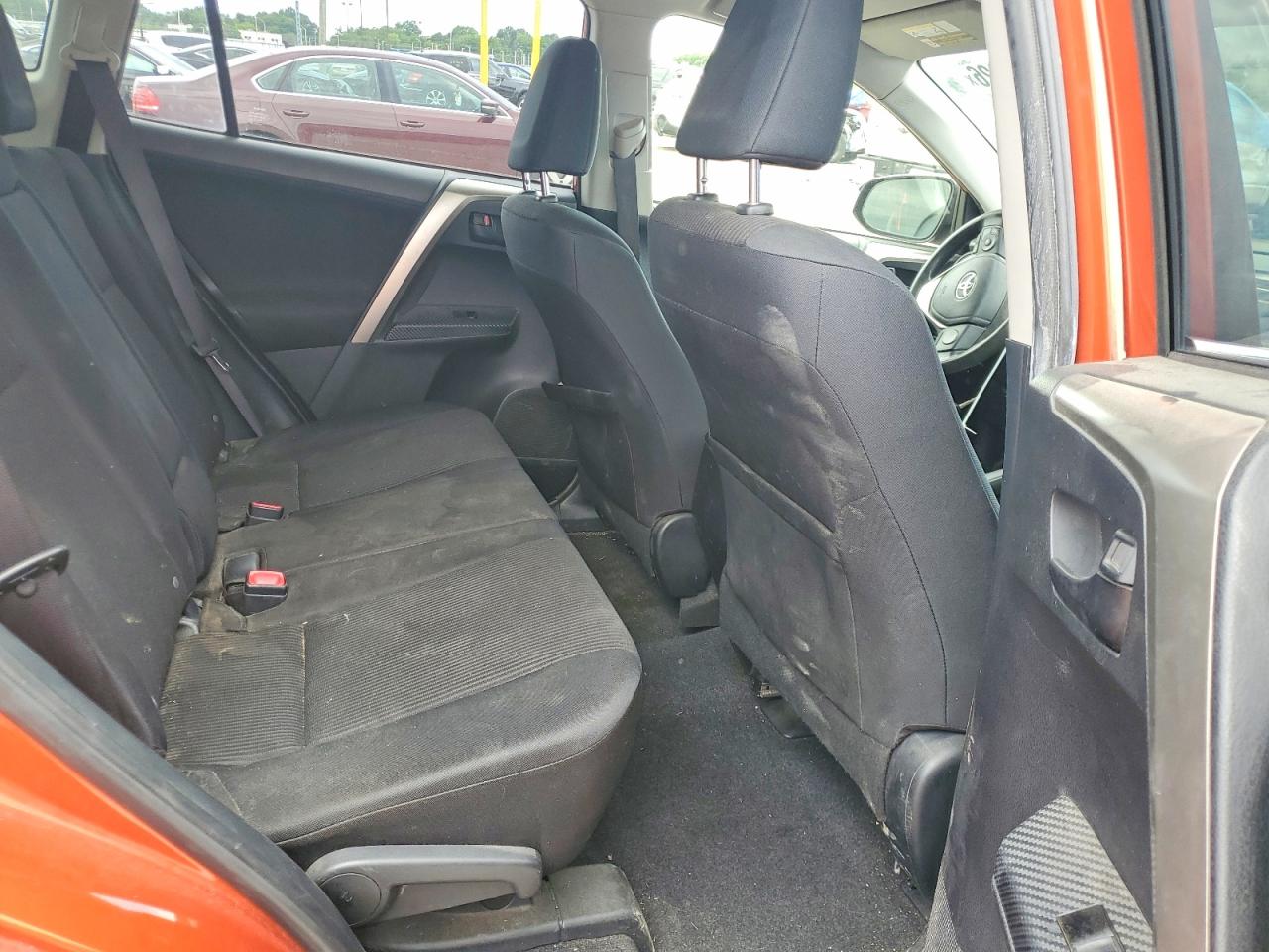 2015 Toyota Rav4 Le Orange vin: JTMBFREVXFD139814
