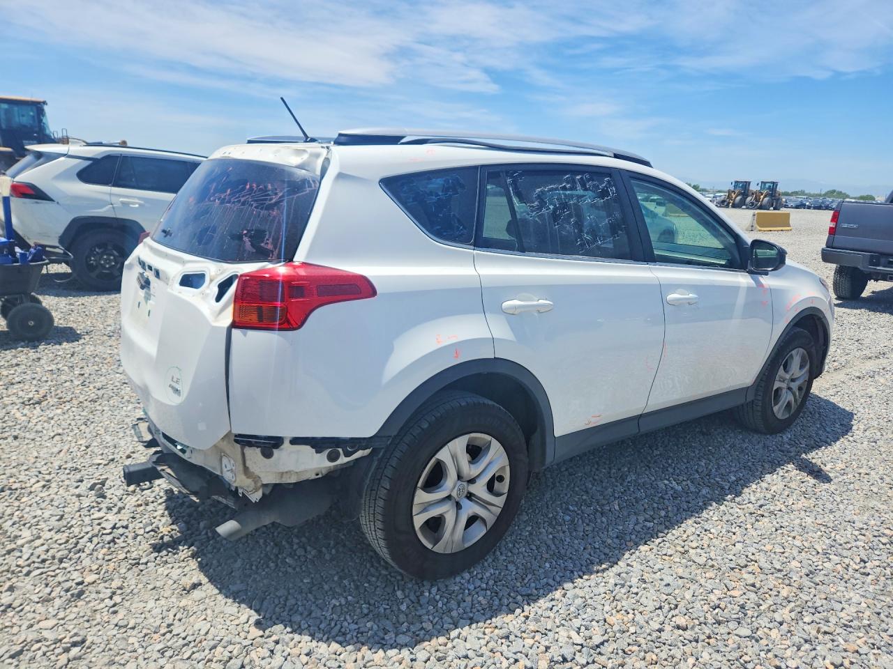 2015 Toyota Rav4 Le White vin: JTMBFREVXFD147475