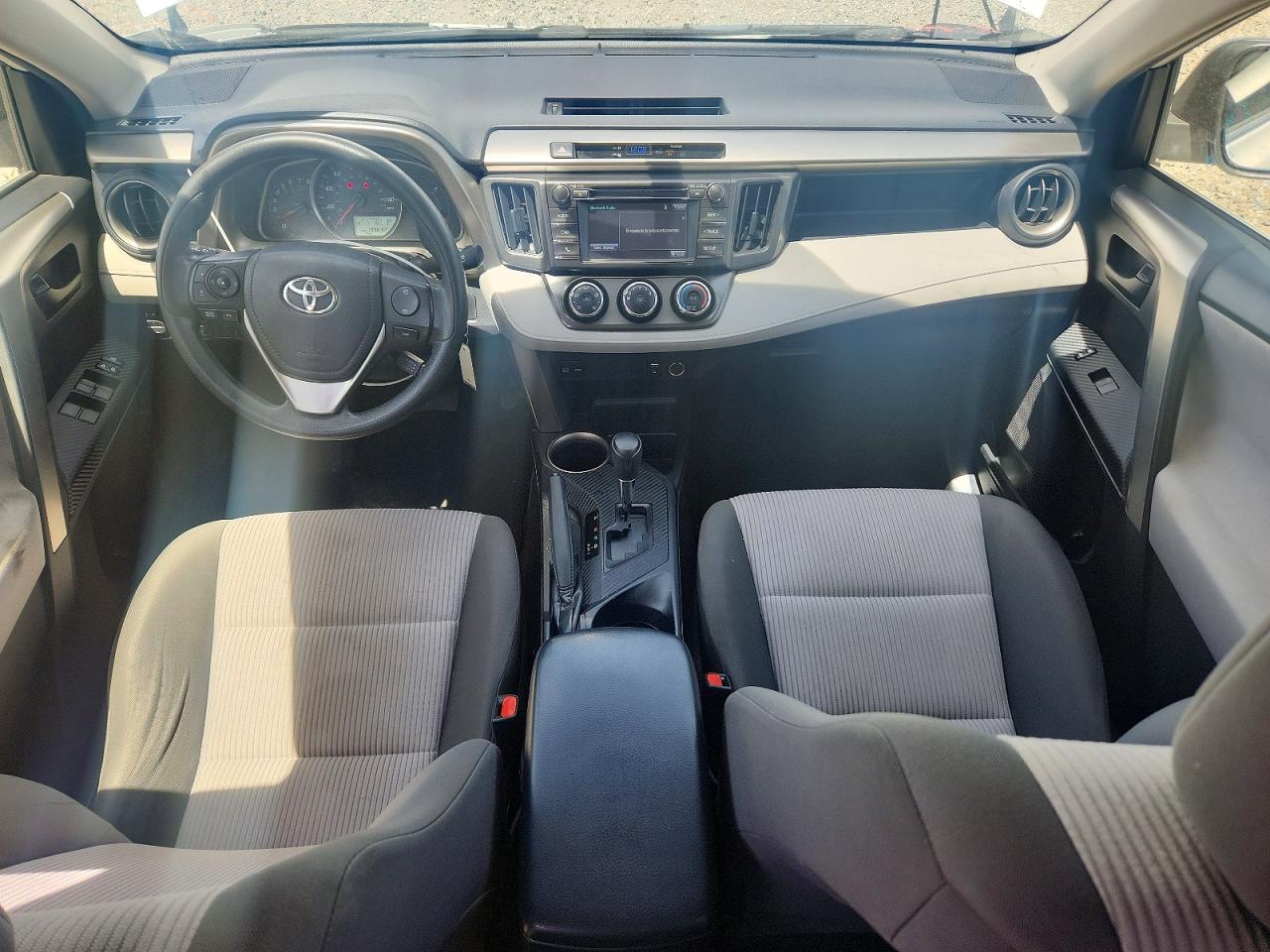 2015 Toyota Rav4 Le White vin: JTMBFREVXFD147475