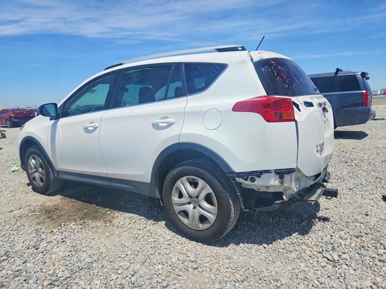 2015 Toyota Rav4 Le White vin: JTMBFREVXFD147475
