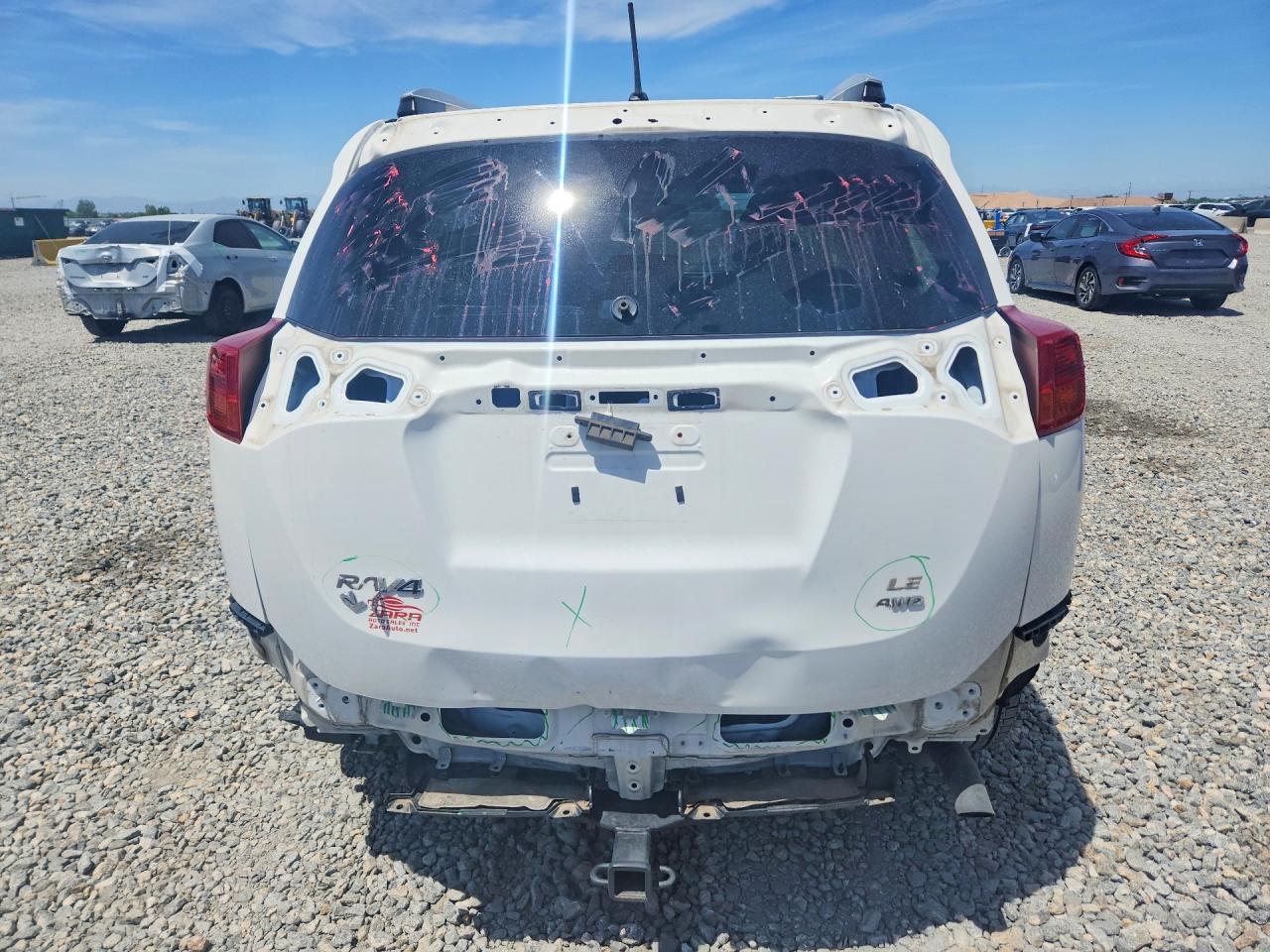 2015 Toyota Rav4 Le White vin: JTMBFREVXFD147475