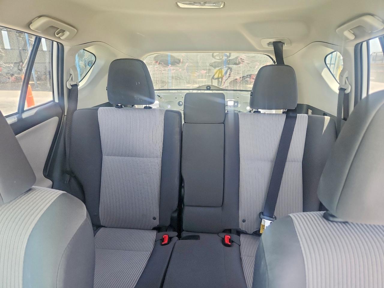 2015 Toyota Rav4 Le White vin: JTMBFREVXFD147475