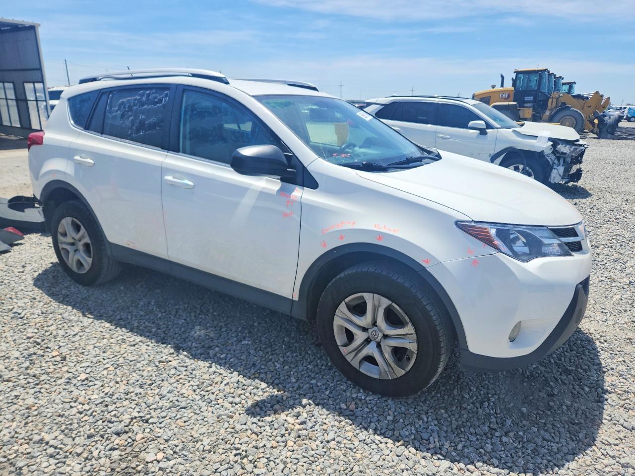 2015 Toyota Rav4 Le White vin: JTMBFREVXFD147475