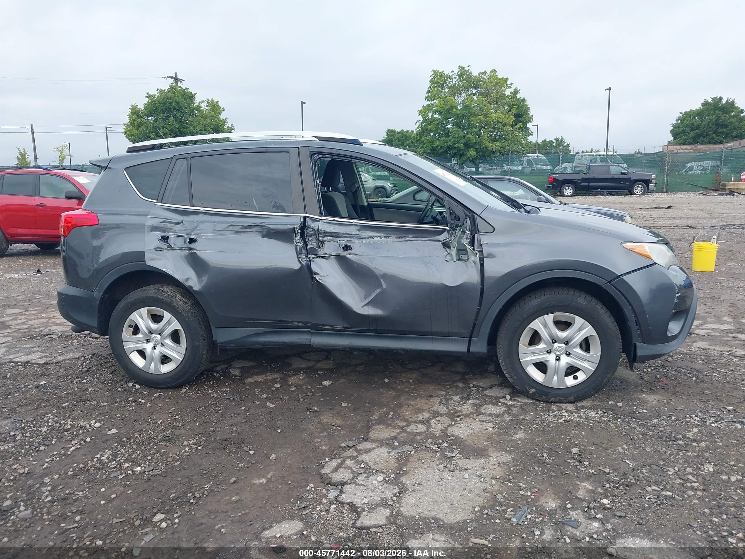 2015 Toyota Rav4 Le Gray vin: JTMBFREVXFD151509