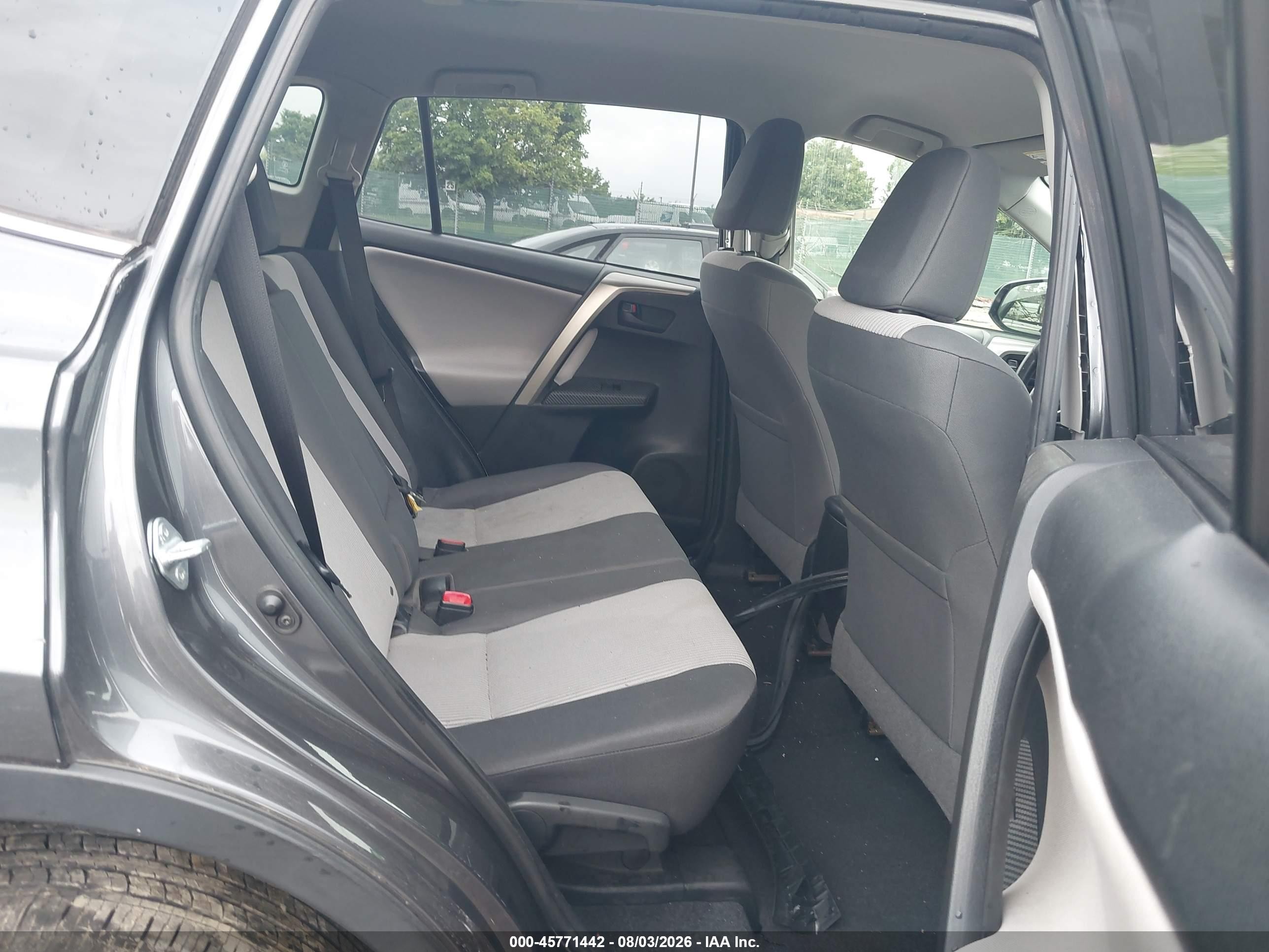 2015 Toyota Rav4 Le Gray vin: JTMBFREVXFD151509