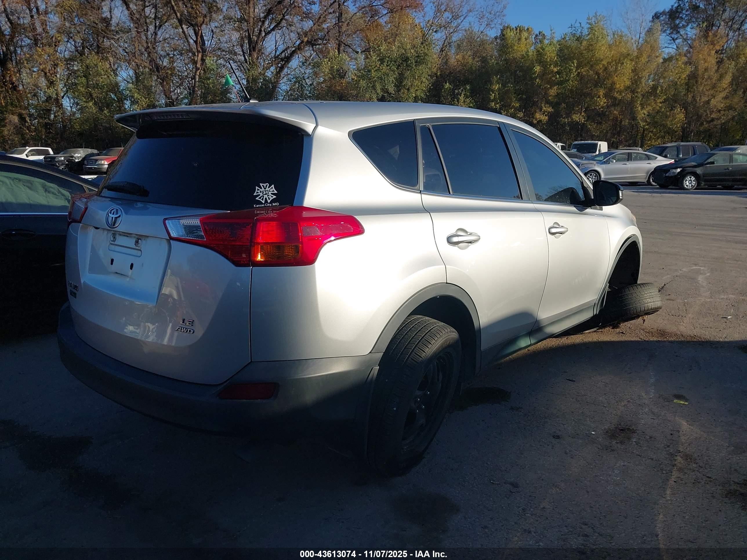 2015 Toyota Rav4 Le Серебряный vin: JTMBFREVXFD159139