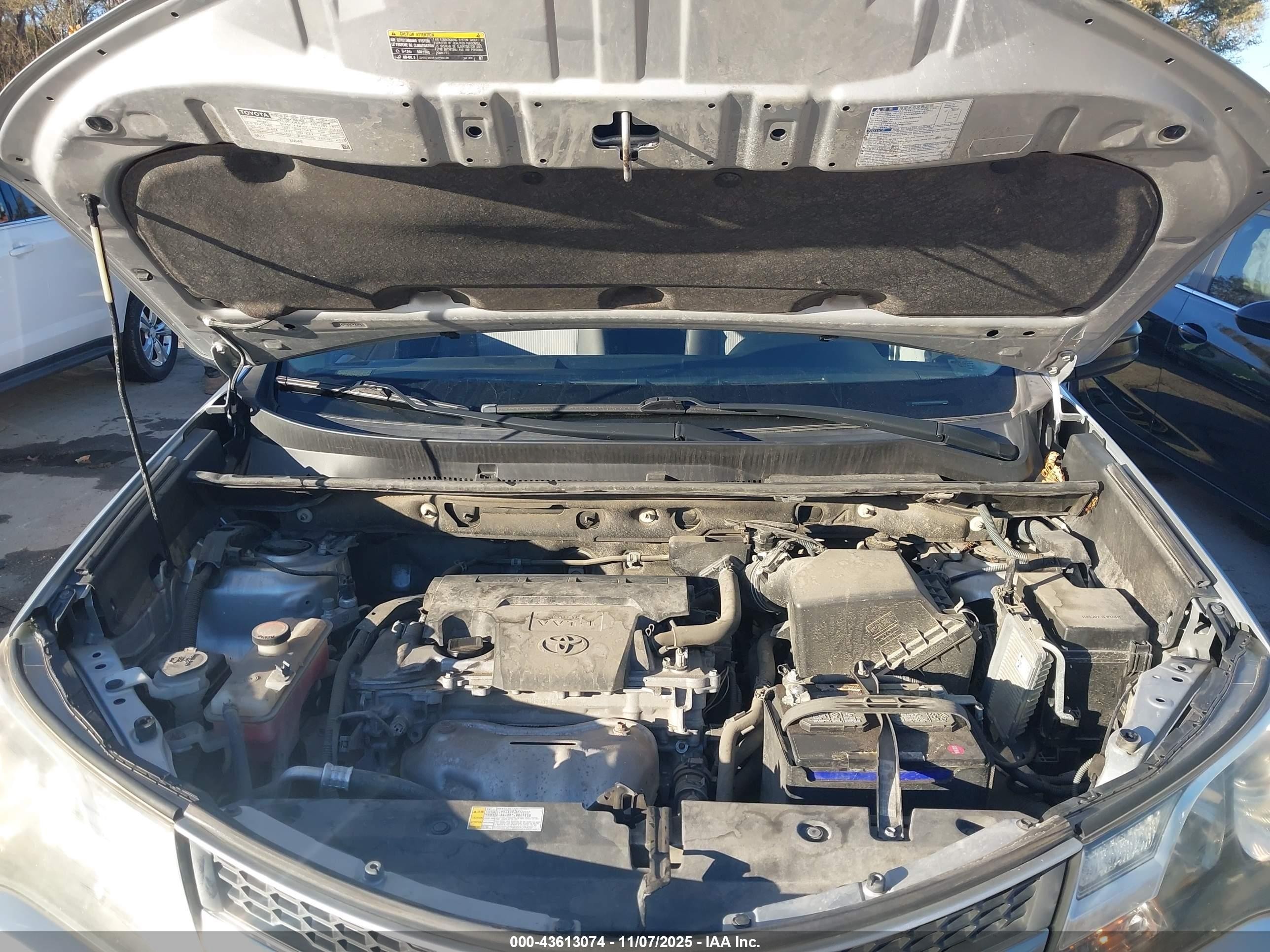 2015 Toyota Rav4 Le Серебряный vin: JTMBFREVXFD159139