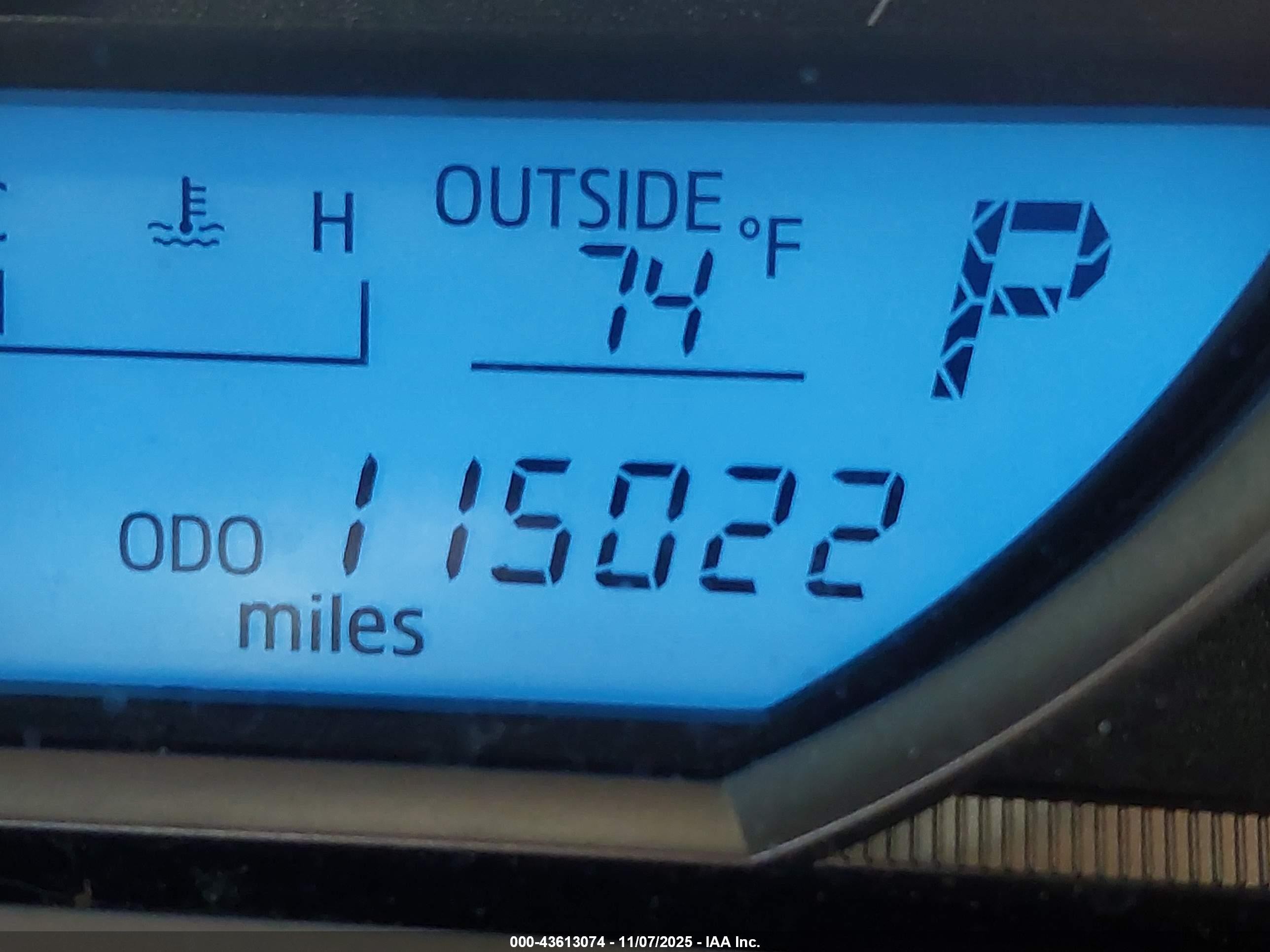 2015 Toyota Rav4 Le Серебряный vin: JTMBFREVXFD159139