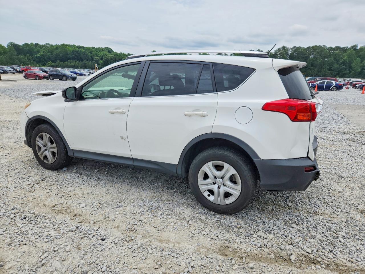 2015 Toyota Rav4 Le White vin: JTMBFREVXFD164793