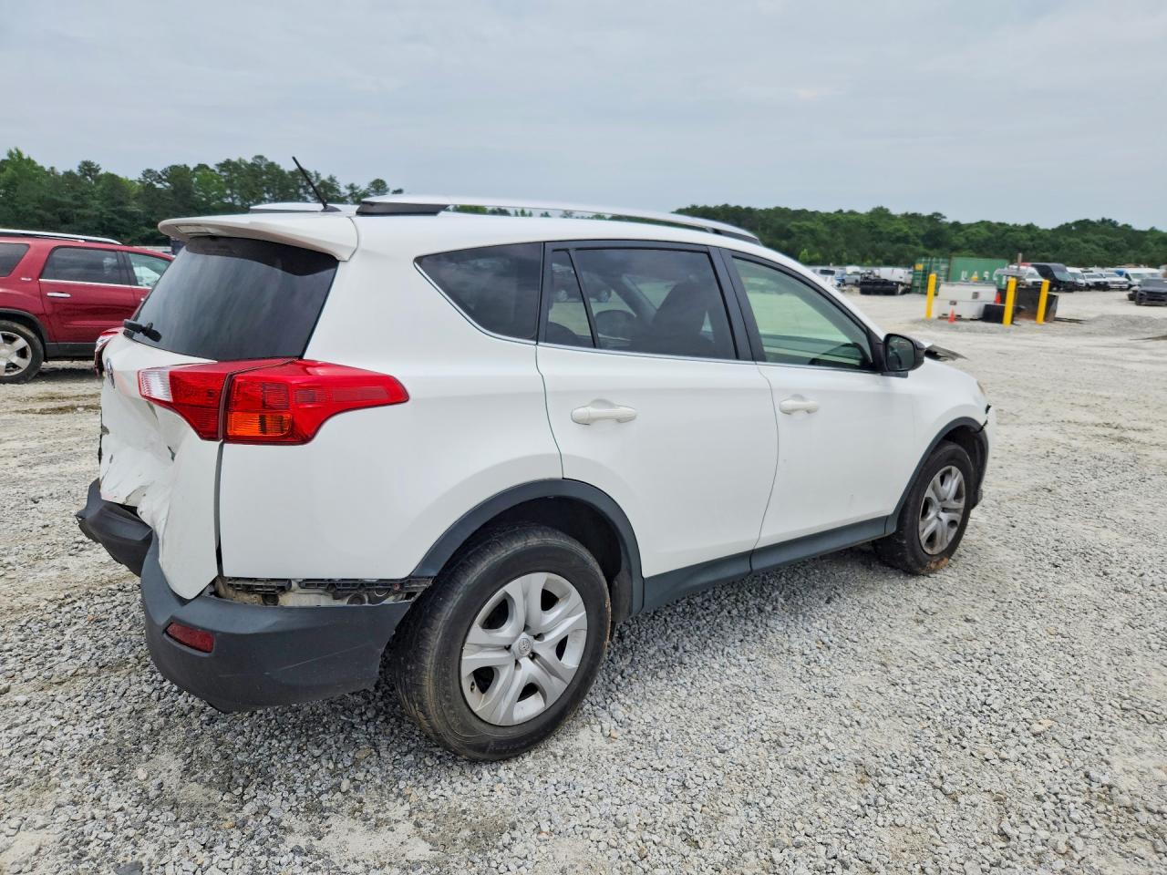 2015 Toyota Rav4 Le White vin: JTMBFREVXFD164793