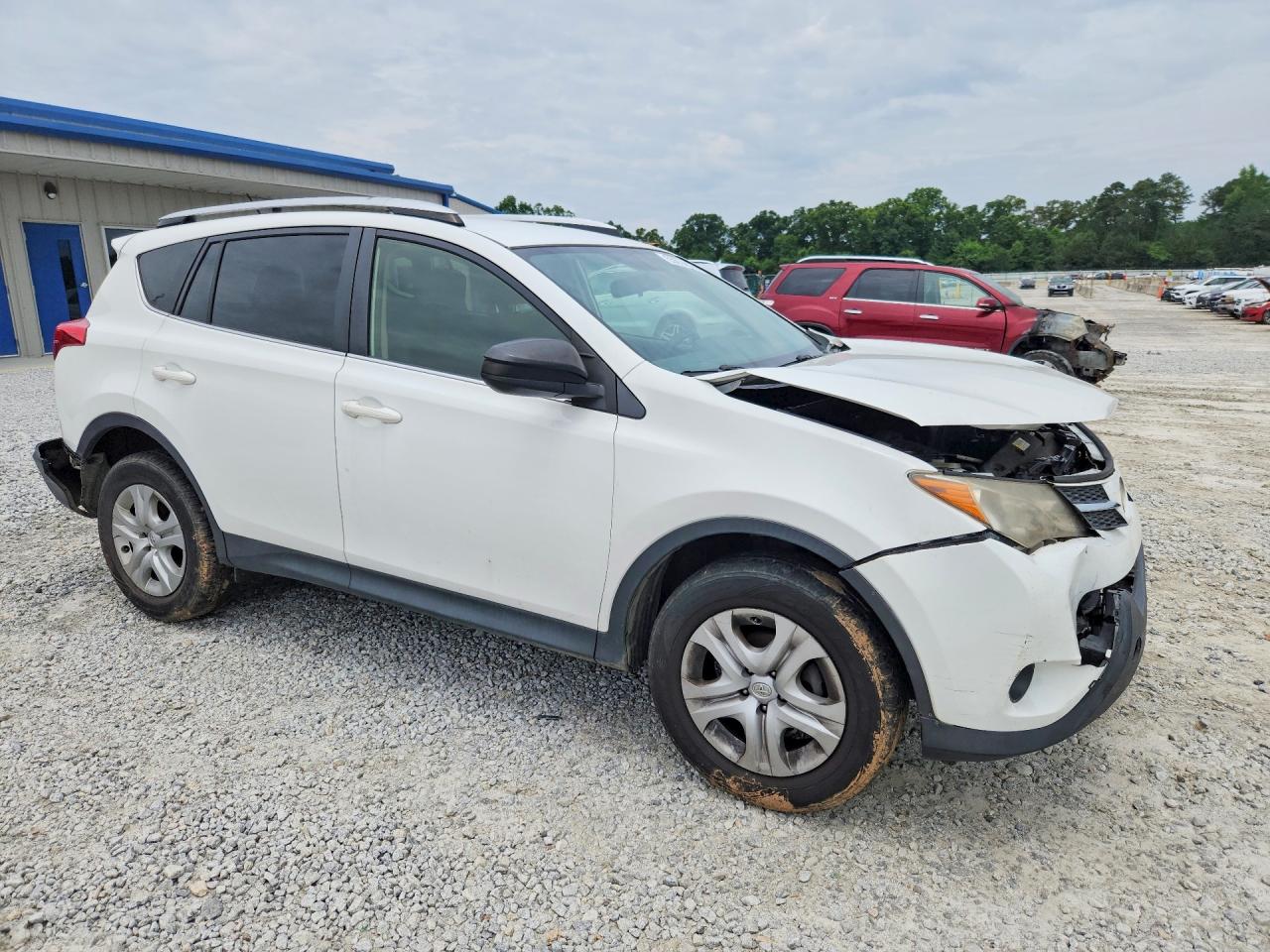 2015 Toyota Rav4 Le White vin: JTMBFREVXFD164793
