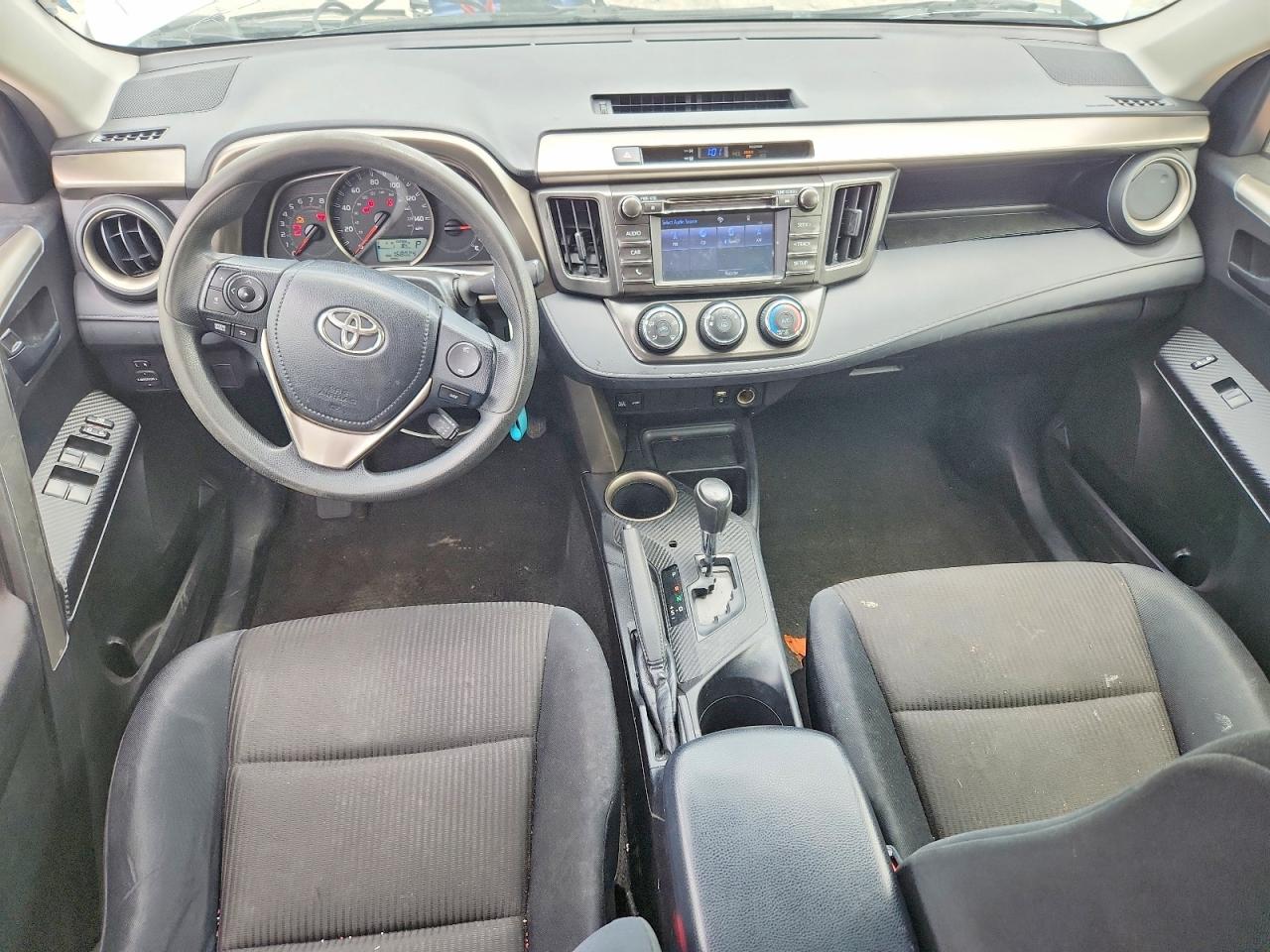 2015 Toyota Rav4 Le White vin: JTMBFREVXFD164793
