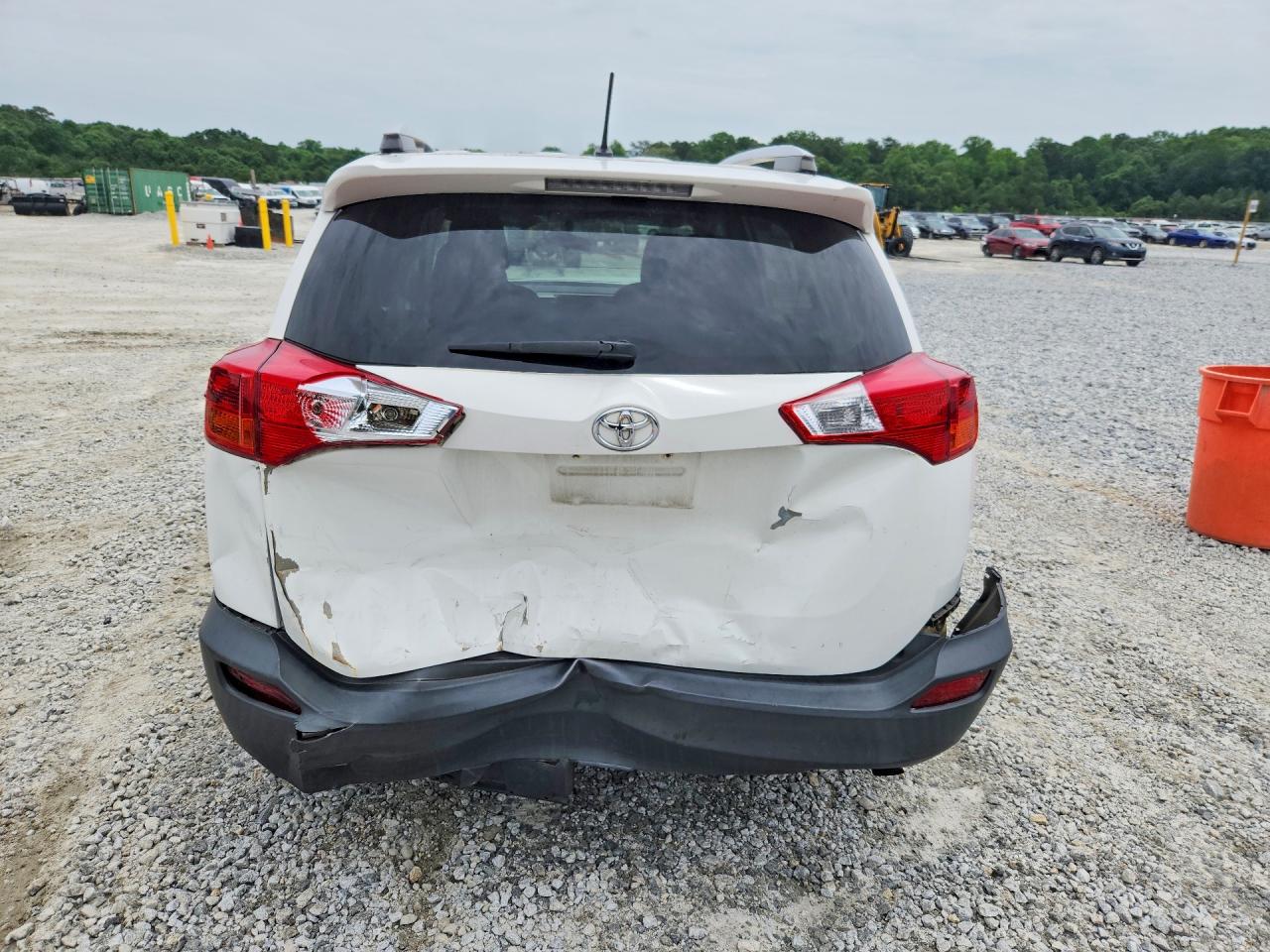 2015 Toyota Rav4 Le White vin: JTMBFREVXFD164793