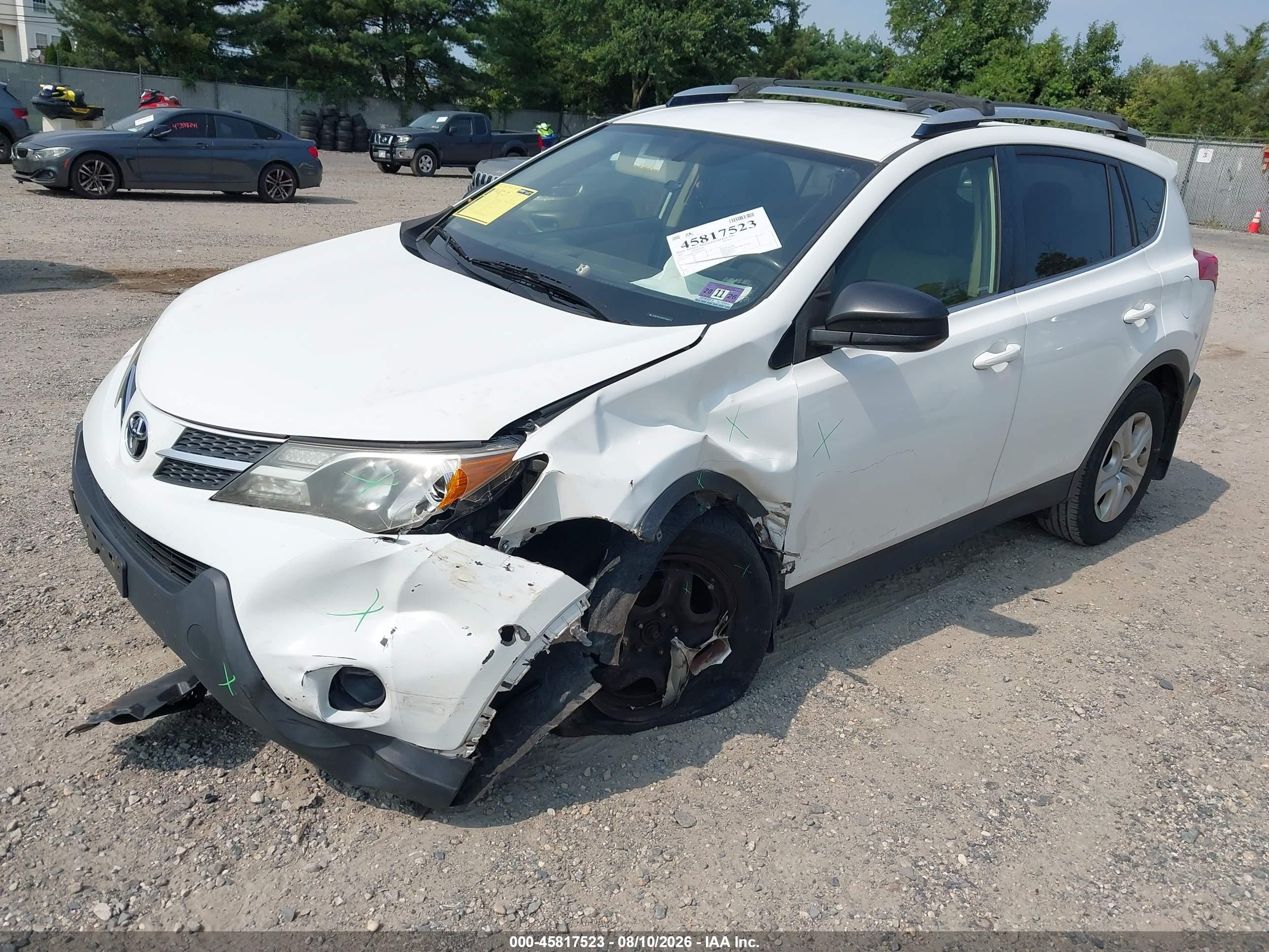 2015 Toyota Rav4 Le White vin: JTMBFREVXFD169637