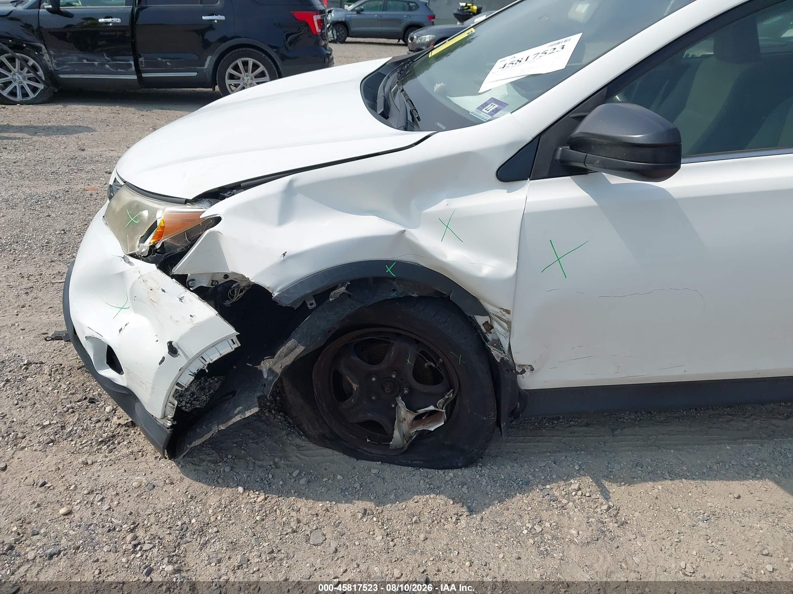 2015 Toyota Rav4 Le White vin: JTMBFREVXFD169637