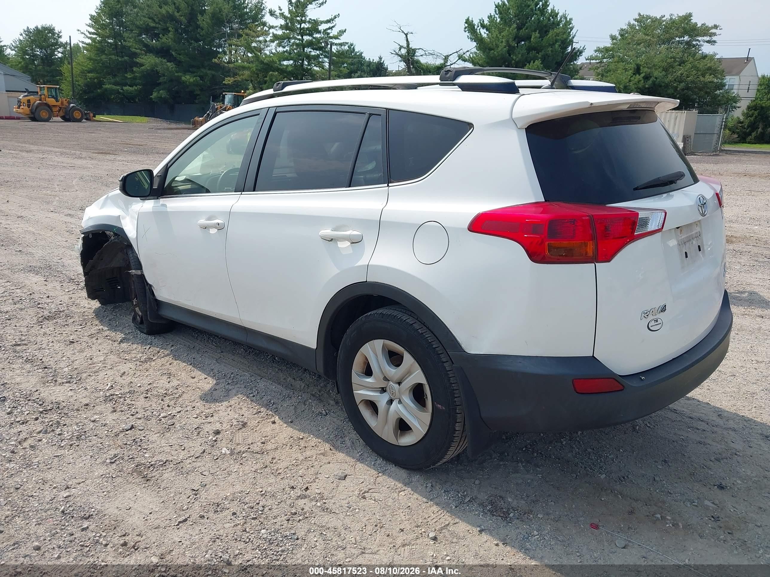 2015 Toyota Rav4 Le White vin: JTMBFREVXFD169637
