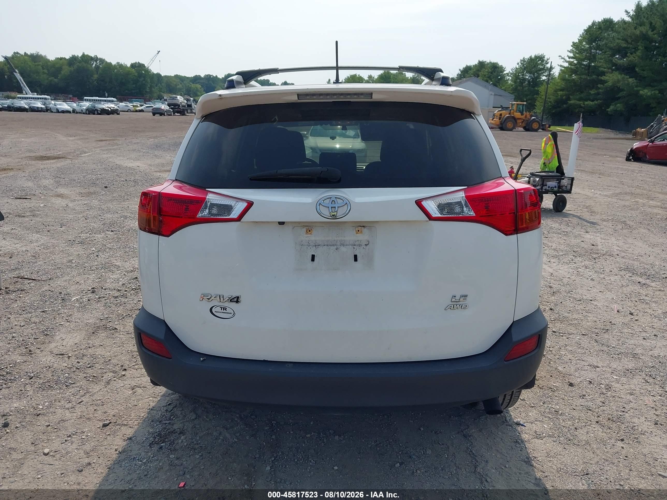 2015 Toyota Rav4 Le White vin: JTMBFREVXFD169637