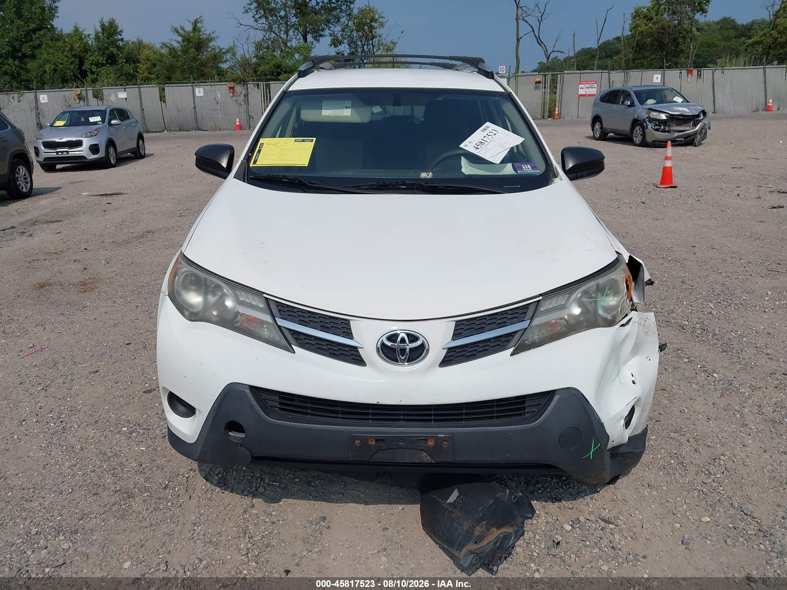 2015 Toyota Rav4 Le White vin: JTMBFREVXFD169637